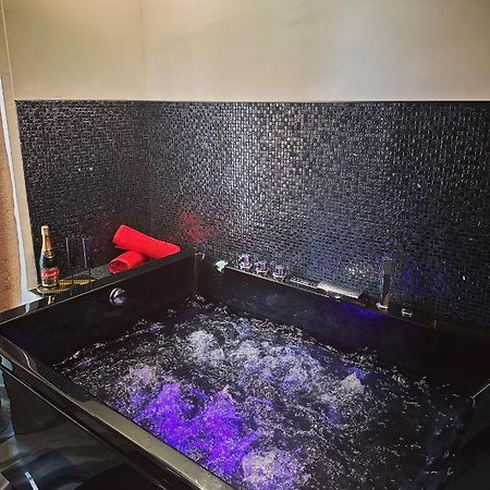 Suite De Prestige Avec Spa & Cinema Ivry-sur-Seine Kültér fotó