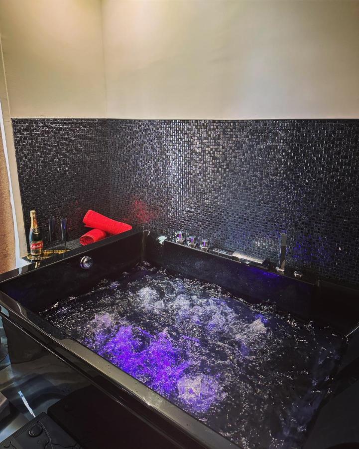 Suite De Prestige Avec Spa & Cinema Ivry-sur-Seine Kültér fotó